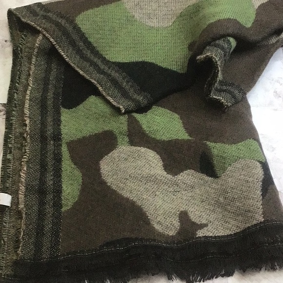 Charlie Paige Camo Blanket Scarf, Camouflage wrap, Camo Stole - Picture 3 of 4